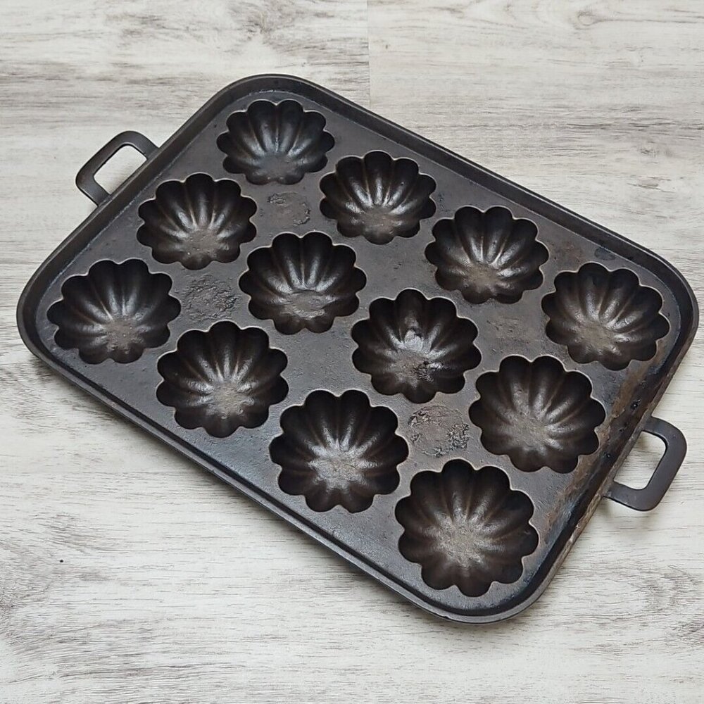 Cast Iron Turks Head Handled Muffin Pan Antique Heavy 12 Slot Unmarked Gatemark?
